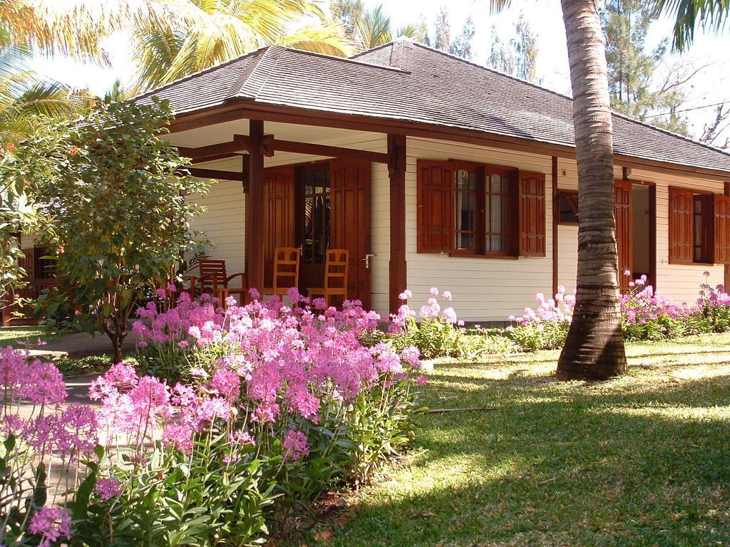 Le Domaine Des Pierres Hotel Saint Pierre Luaran gambar