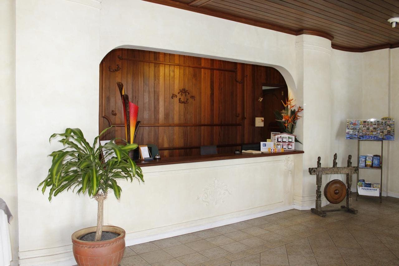 Le Domaine Des Pierres Hotel Saint Pierre Luaran gambar